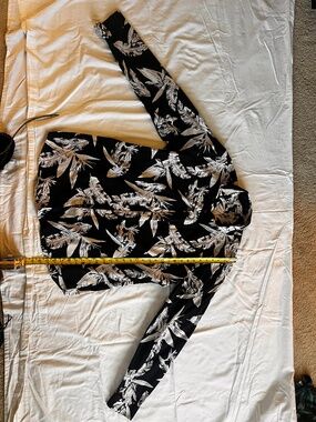 EXPRESS Button Up Shirt floral black white long sleeve slim fit